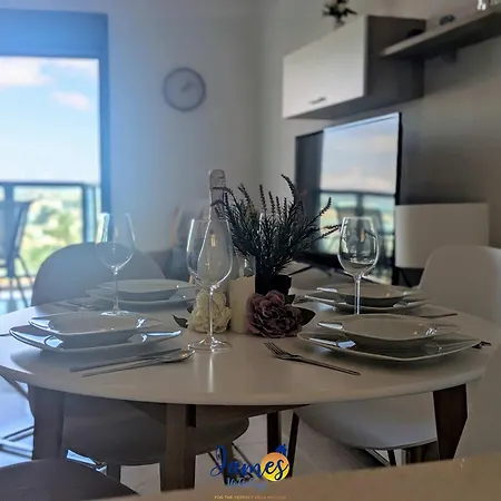 Cozy Beachside 2br Retreat Tv23 * Торевьиа
