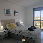 Апартаменты Cozy Beachside 2br Retreat Tv23 *