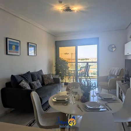 Cozy Beachside 2br Retreat Tv23 شقة