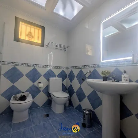 Cozy Beachside 2br Retreat Tv23 Apartment Torrevieja