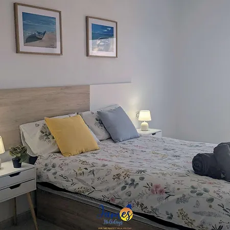 Cozy Beachside 2br Retreat Tv23 Apartment