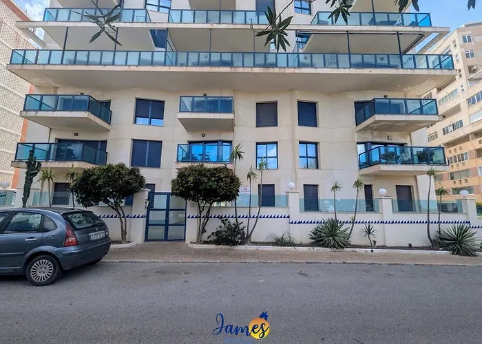 Cozy Beachside 2br Retreat Tv23 Apartment *