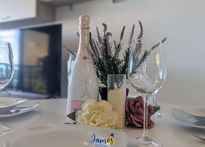 Cozy Beachside 2br Retreat Tv23 *