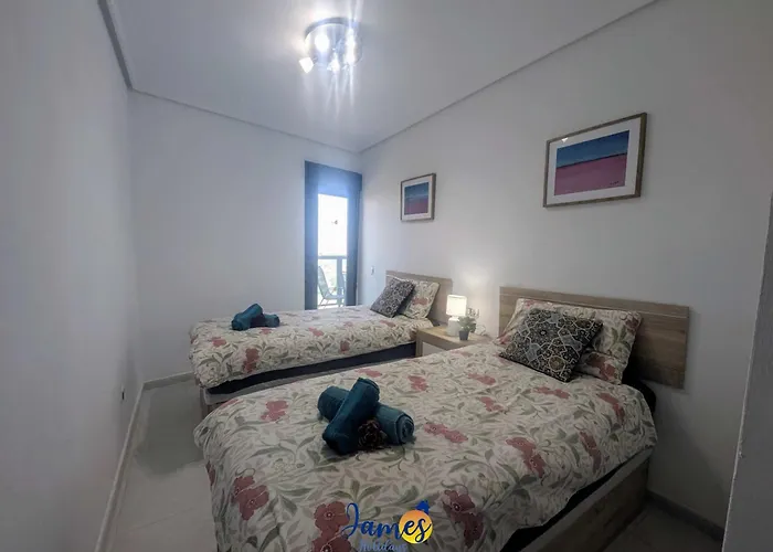 Cozy Beachside 2br Retreat Tv23