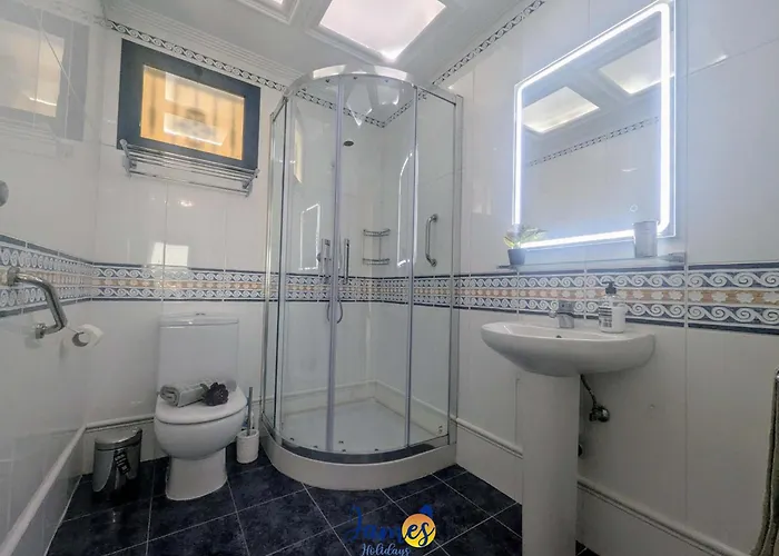 Cozy Beachside 2br Retreat Tv23