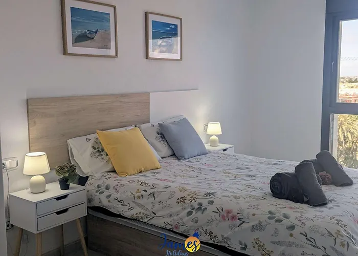 Cozy Beachside 2br Retreat Tv23 Apartment